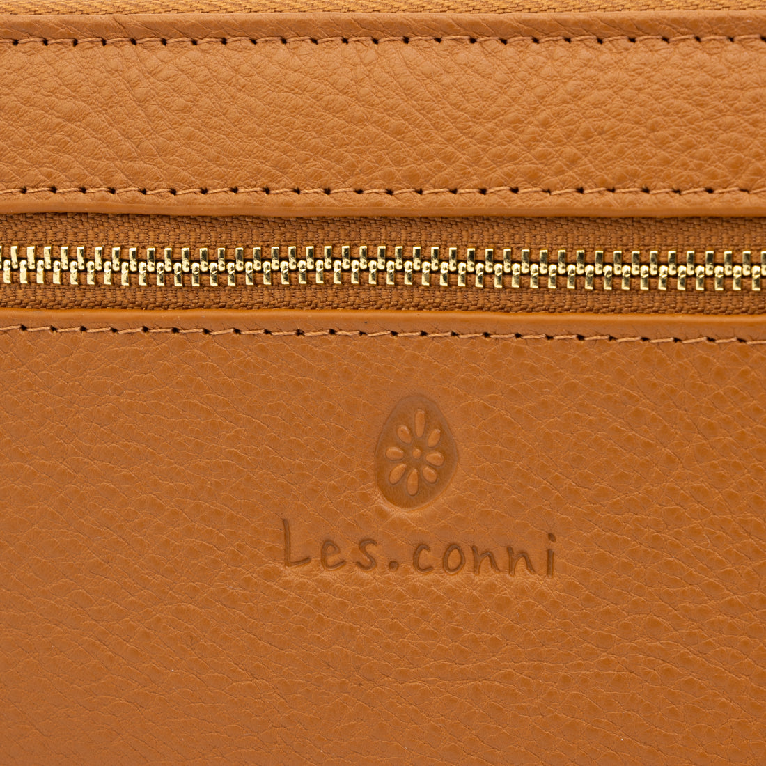 レコンニ Les.conni 本革 ラウンドファスナー 長財布（キャメル） キャメル