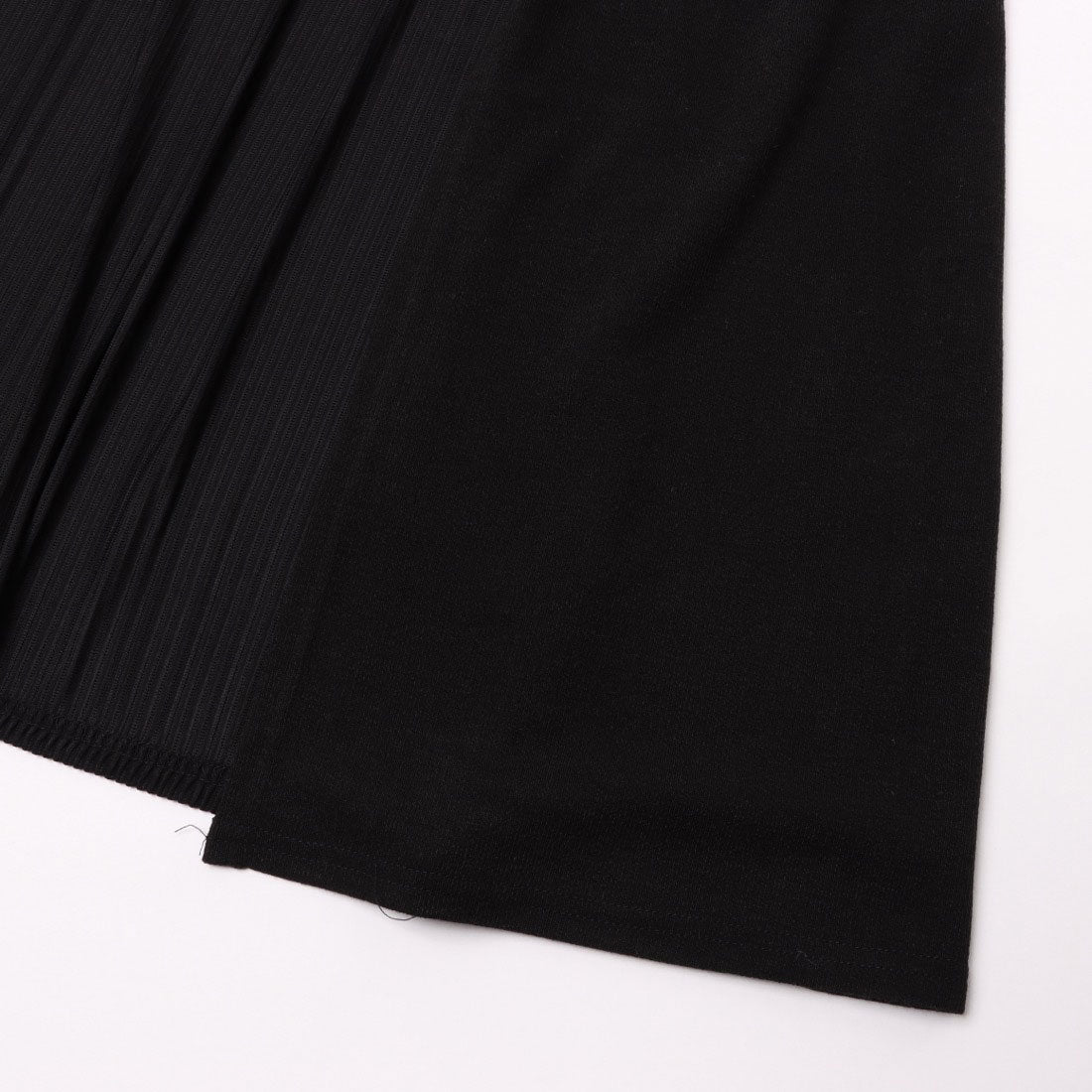 ラリベルテ Laliberte 無地×ストライププリーツニットロングジレ （クロ） クロ