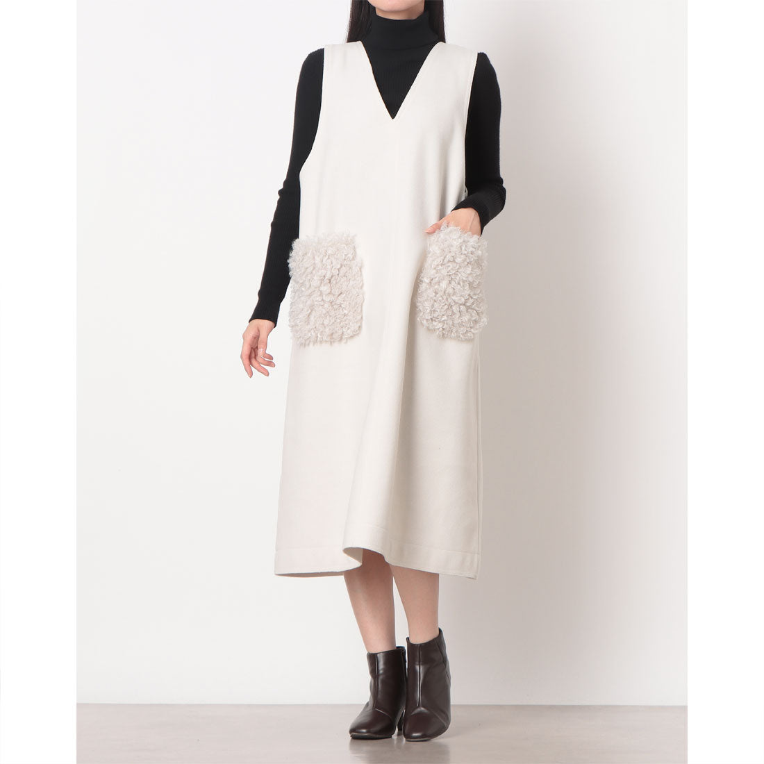 ラリベルテ Laliberte プードルポケット付Vネックワンピース （アイボリー） アイボリー