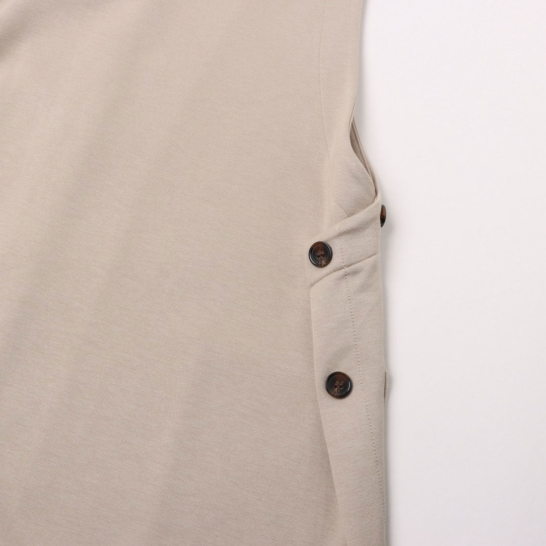 ラリベルテ Laliberte ボタン使いジレ （クロ） クロ