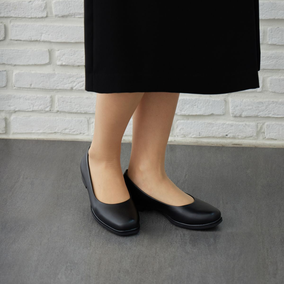 レディワーカー Lady worker 仕事もお出かけもこれひとつ！パンプスのようなプレーンデザイン （ブラック） ブラック