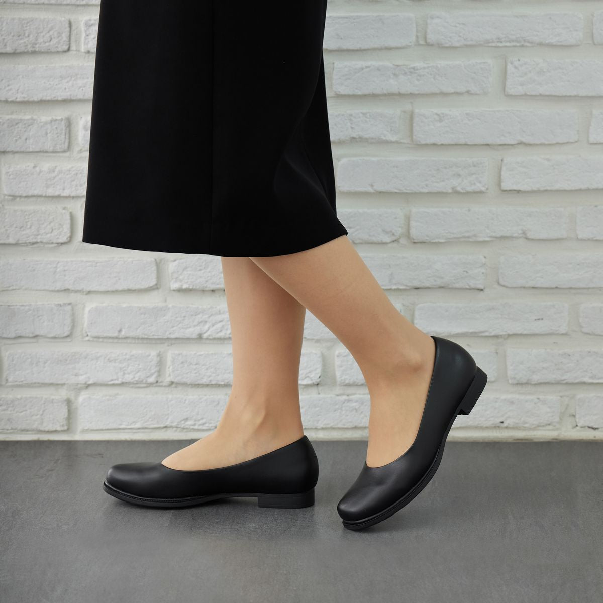レディワーカー Lady worker 仕事もお出かけもこれひとつ！パンプスのようなプレーンデザイン （ブラック） ブラック