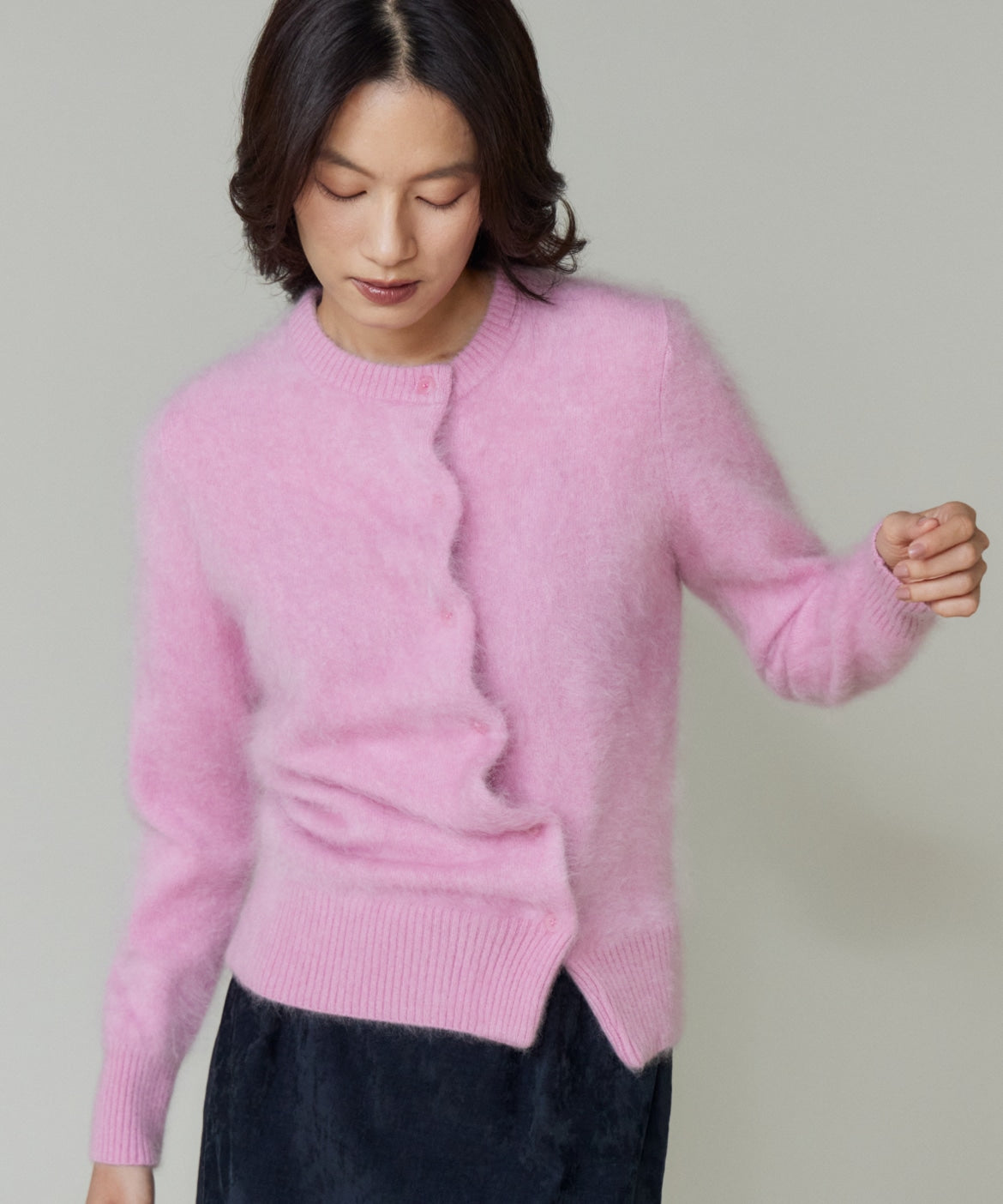 ラヴェイユ バイ スーペリアクローゼット la veille by SUPERIOR CLOSET 《大きいサイズ》カシミヤアシンメトリーカーディガン （グレー1） グレー1