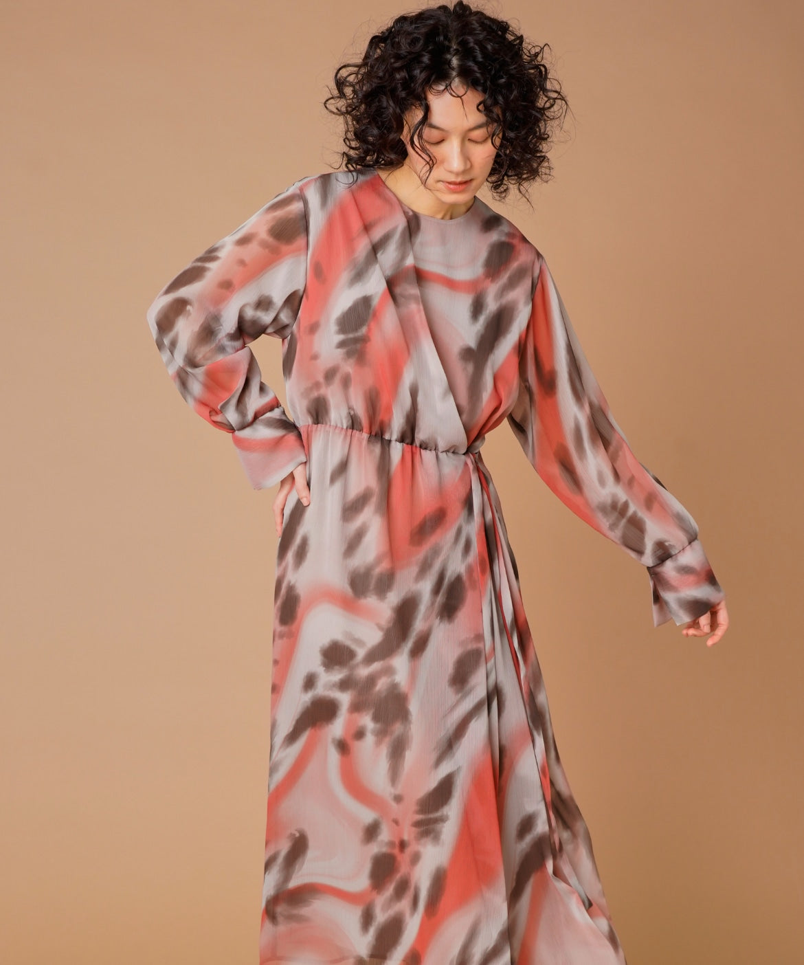 ラヴェイユ バイ スーペリアクローゼット la veille by SUPERIOR CLOSET 楊柳プリントワンピース （サーモンピンク4） サーモンピンク4