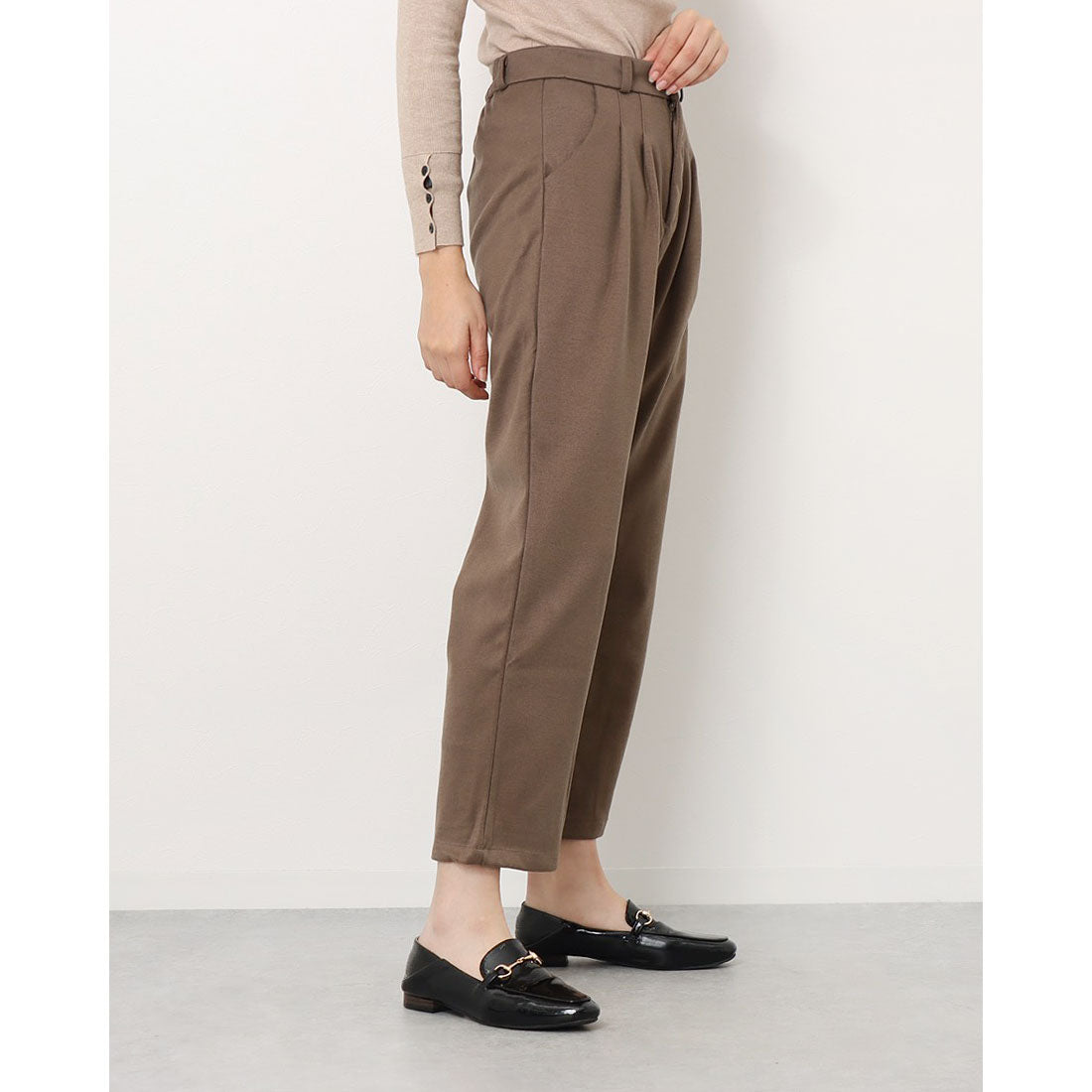 ラウアー LAUIR バックゴムツータックテーパードパンツ