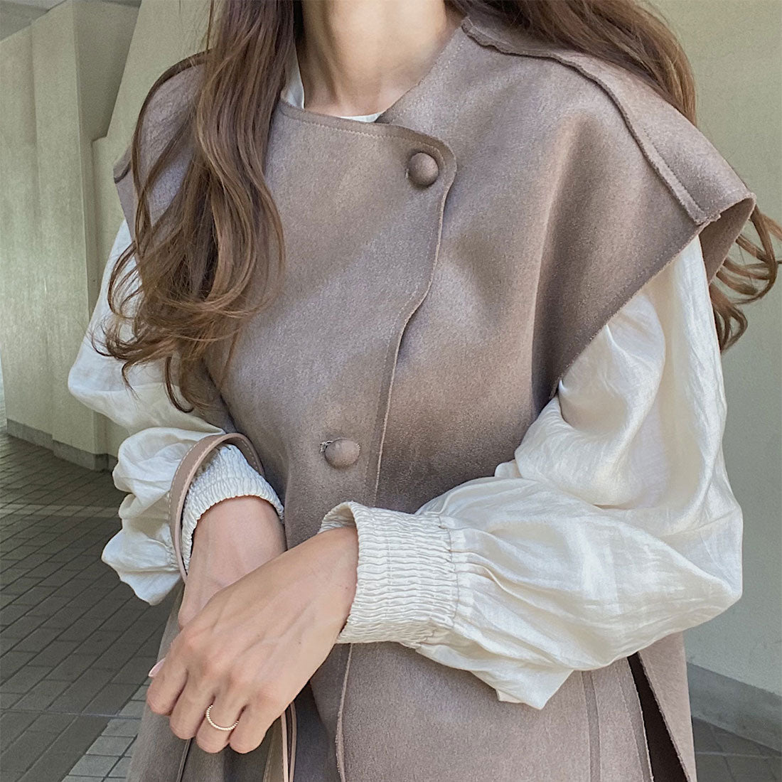 ラウアー LAUIR ベルト付きくるみボタンロングベスト