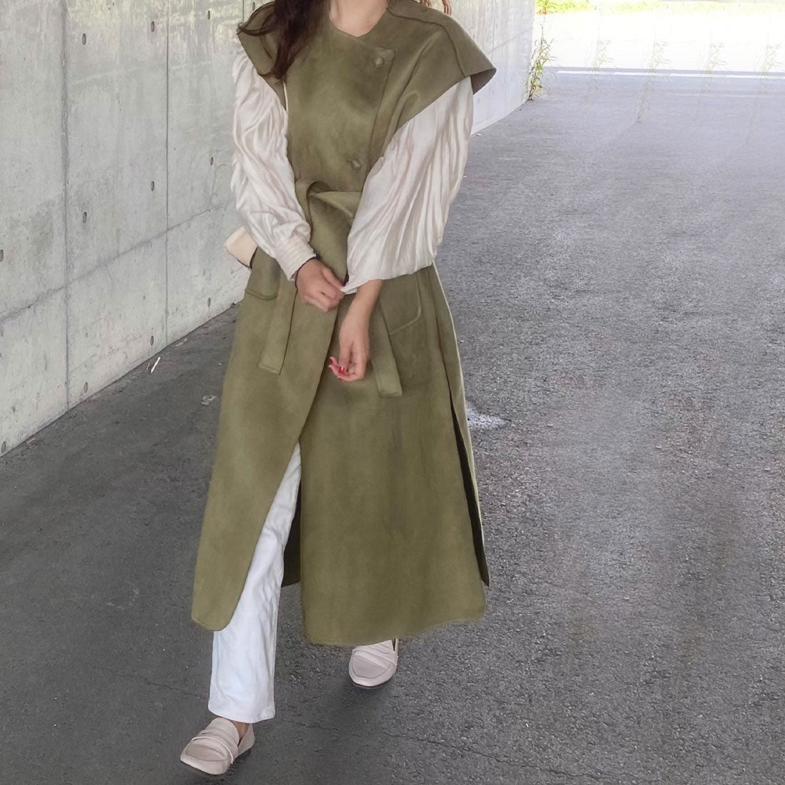ラウアー LAUIR ベルト付きくるみボタンロングベスト,カーキ