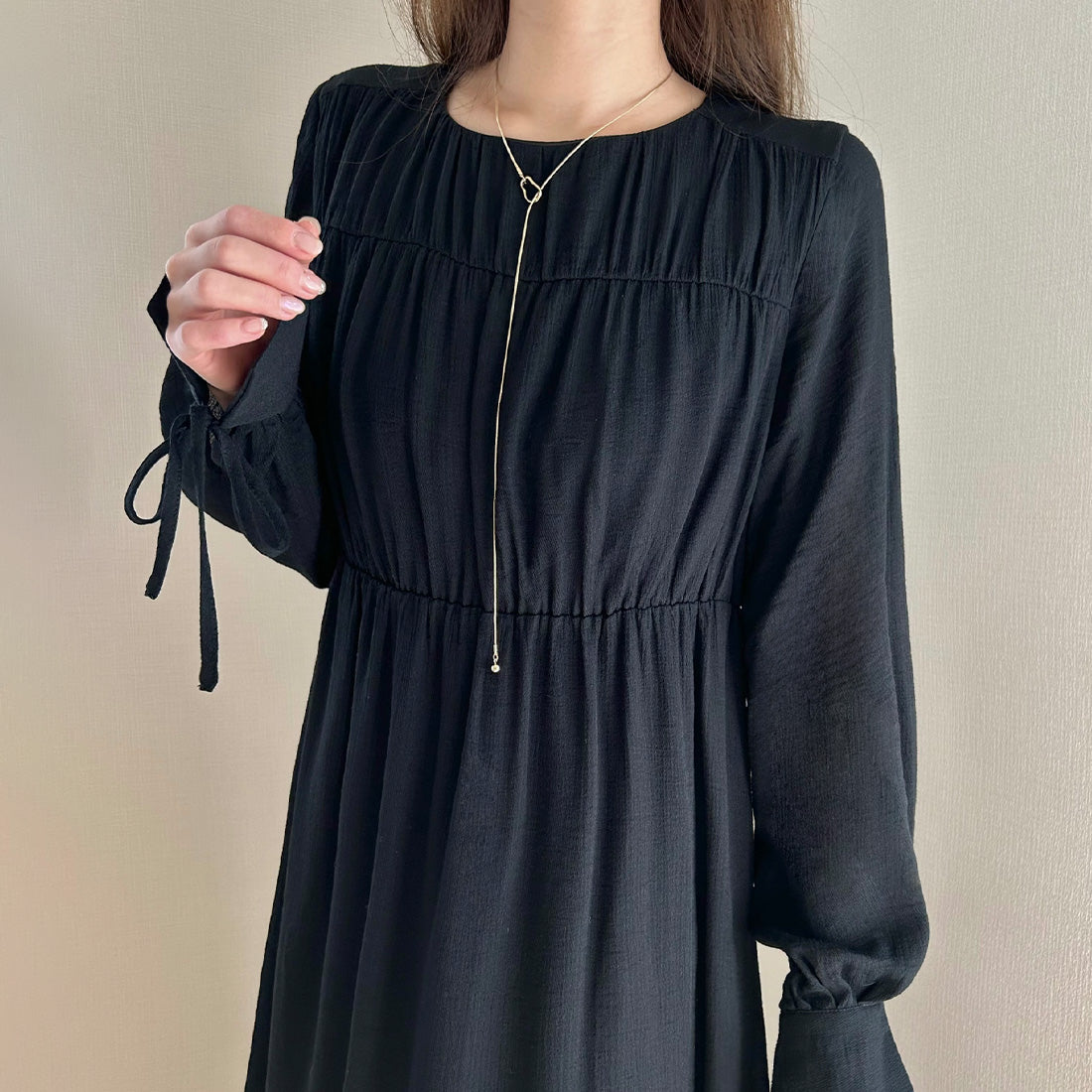 ラウアー LAUIR 袖口リボンリンクルワンピース