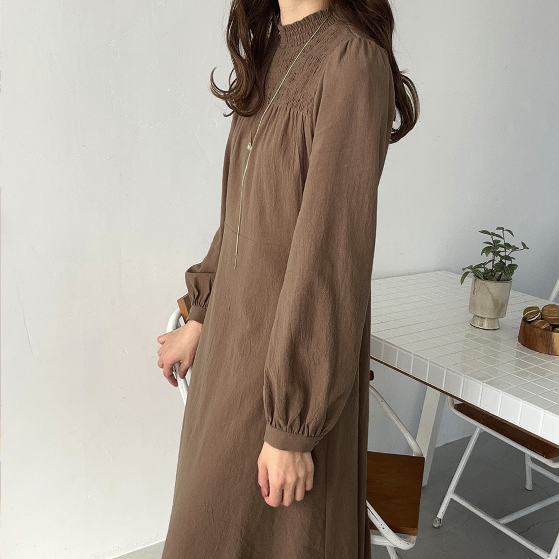 ラウアー LAUIR ハイネック胸元シャーリングワンピース