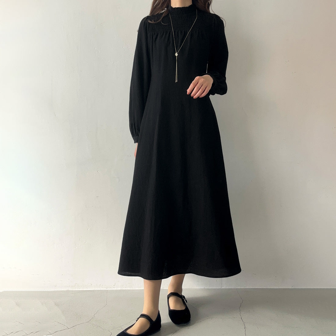 ラウアー LAUIR ハイネック胸元シャーリングワンピース
