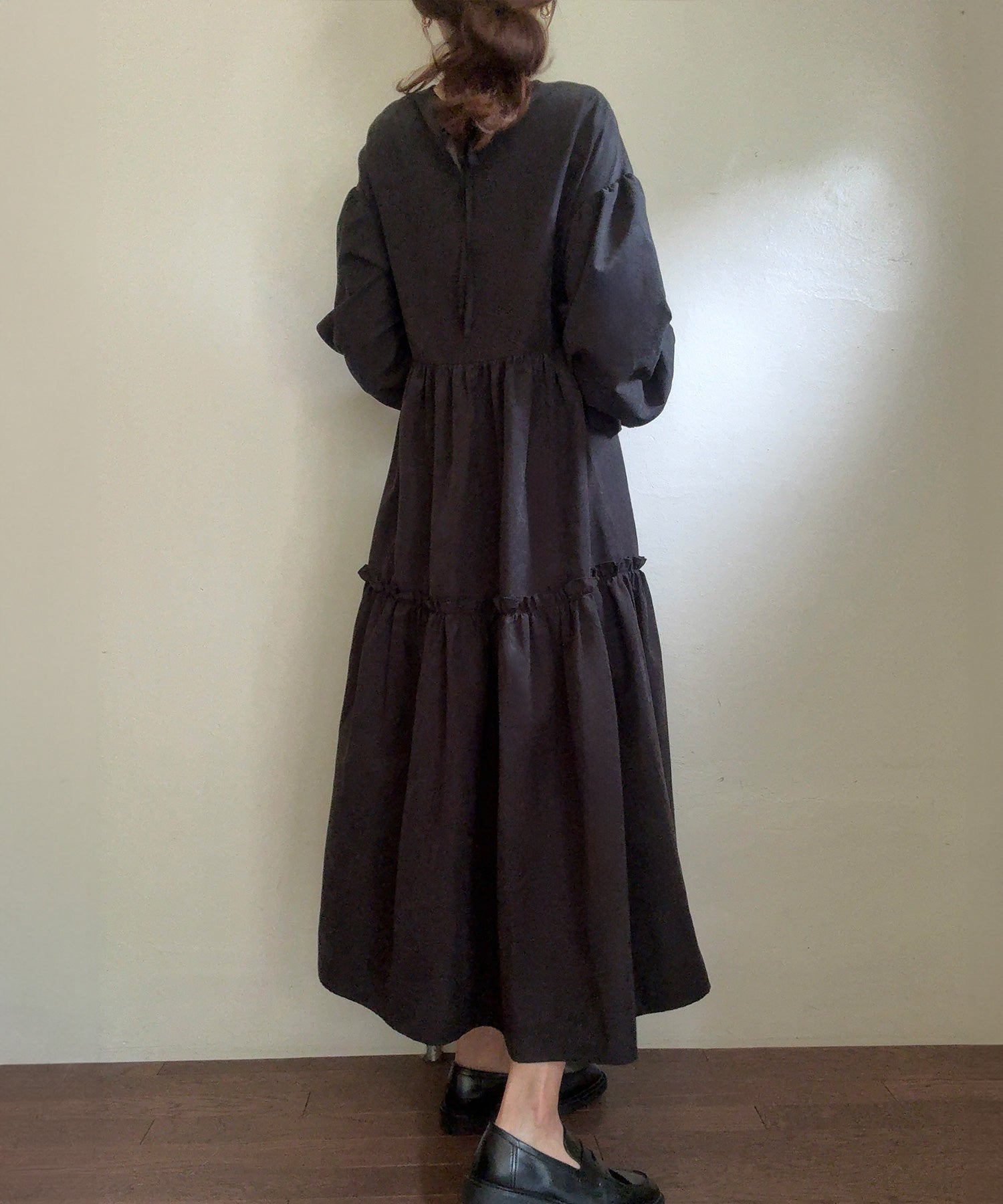 ラウアー LAUIR バックリボンティアードワンピース
