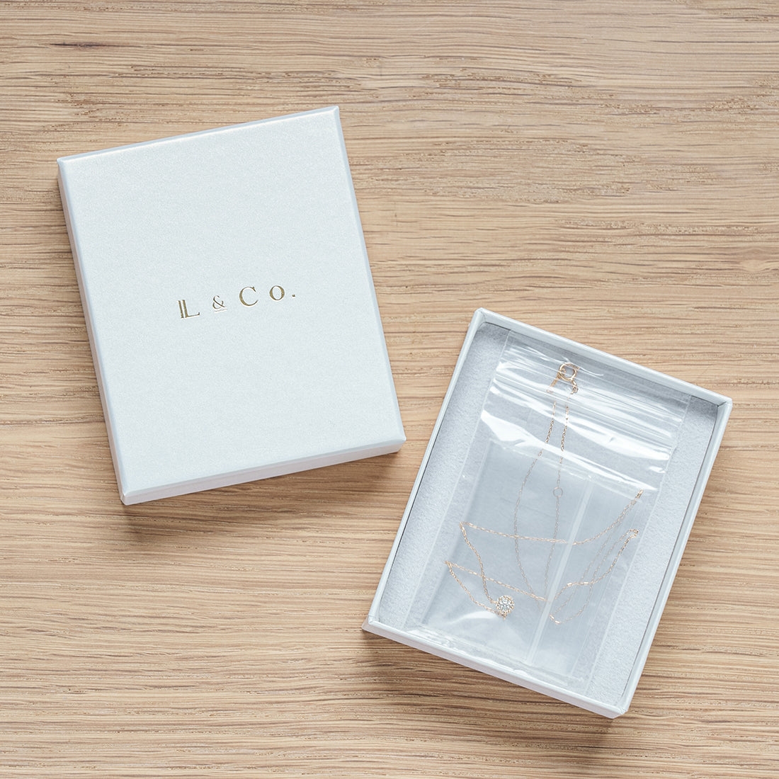 エルアンドコー L&Co. K18ムーンデザインフープピアス （ゴールド） ゴールド