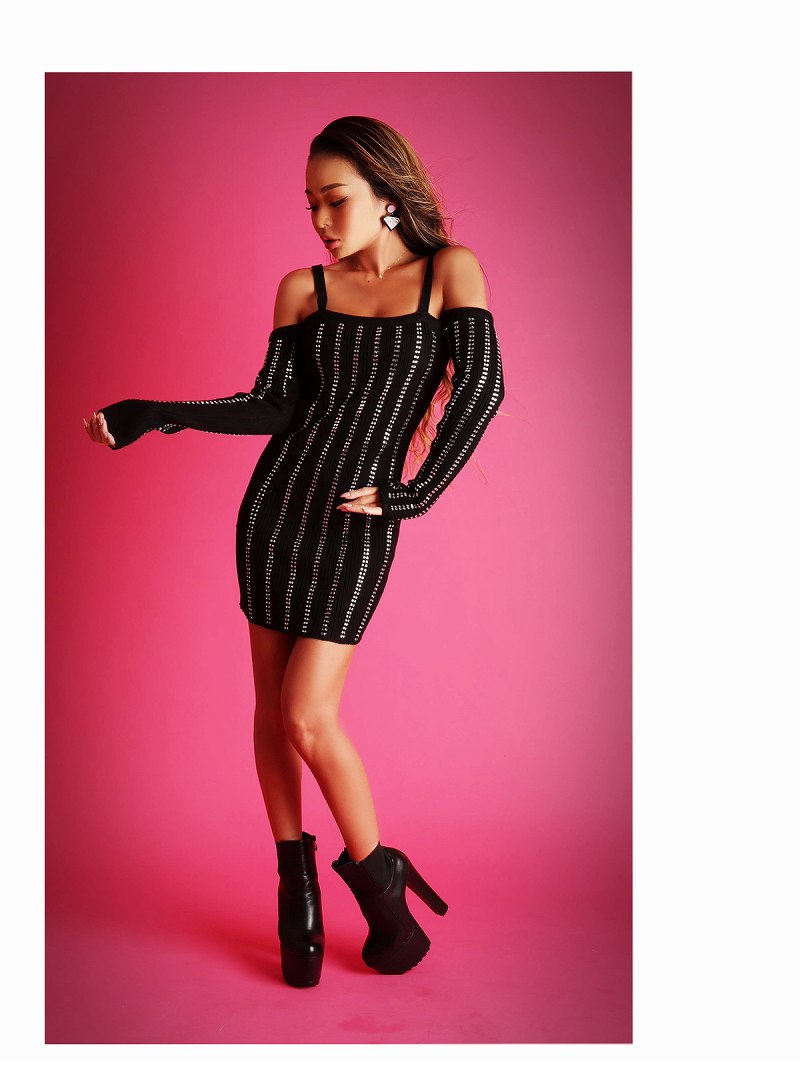 ボムシェル bombshell ワンピース 黒 ニット アームウォーマー オフショル ミニ タイト キラキラ デートコーデ 夜遊び インポートファッション Bbomb