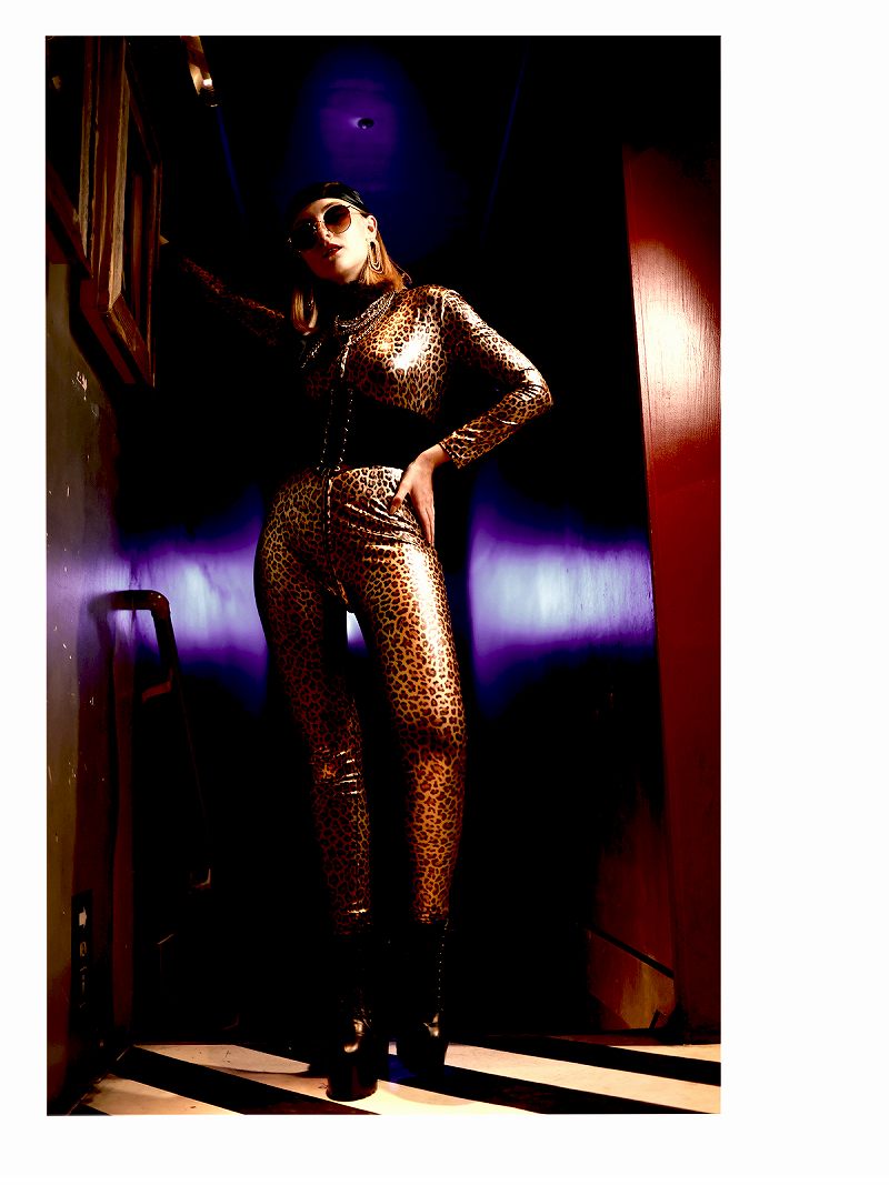 ボムシェル bombshell オールインワンサロペット レオパード 全身スーツ 仮装 コスチューム ハロウィン クール ダンス衣装 合皮 派手柄 猫 bombshell