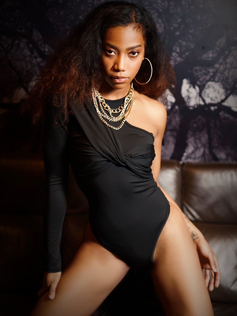 ボムシェル bombshell レオタード アシンメトリー ブラック 無地 ボディスーツ インポート ダンス衣装 海外 ストレッチ ダンサー ハイレグ bombshell