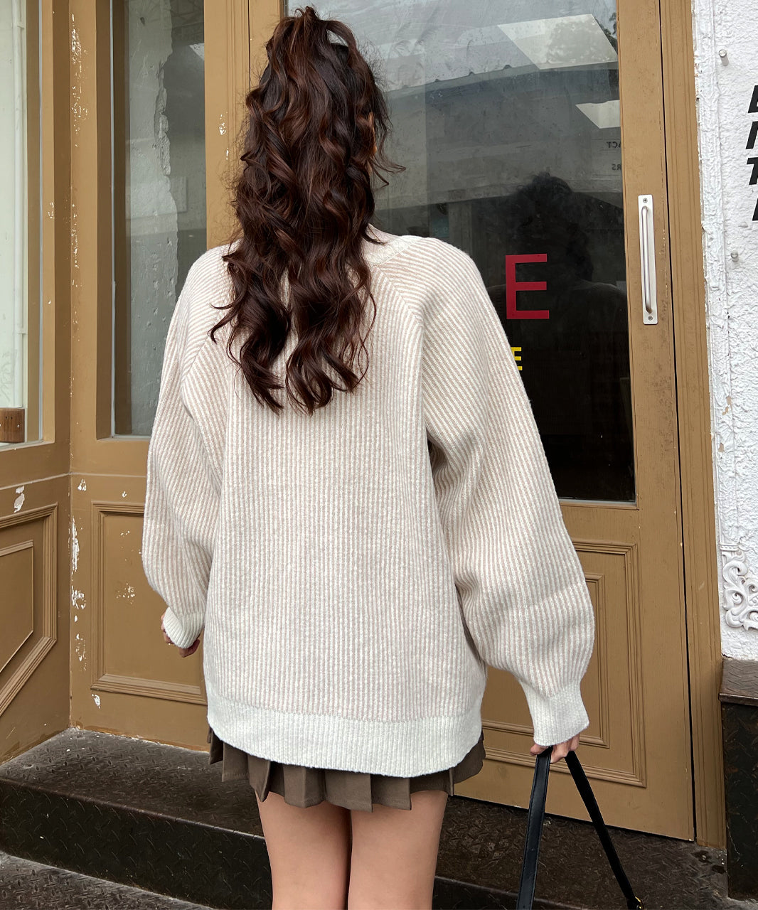 Adthie Stripe Knit V-Neck Rib Loose Fit Bicolor Volume Sleeve