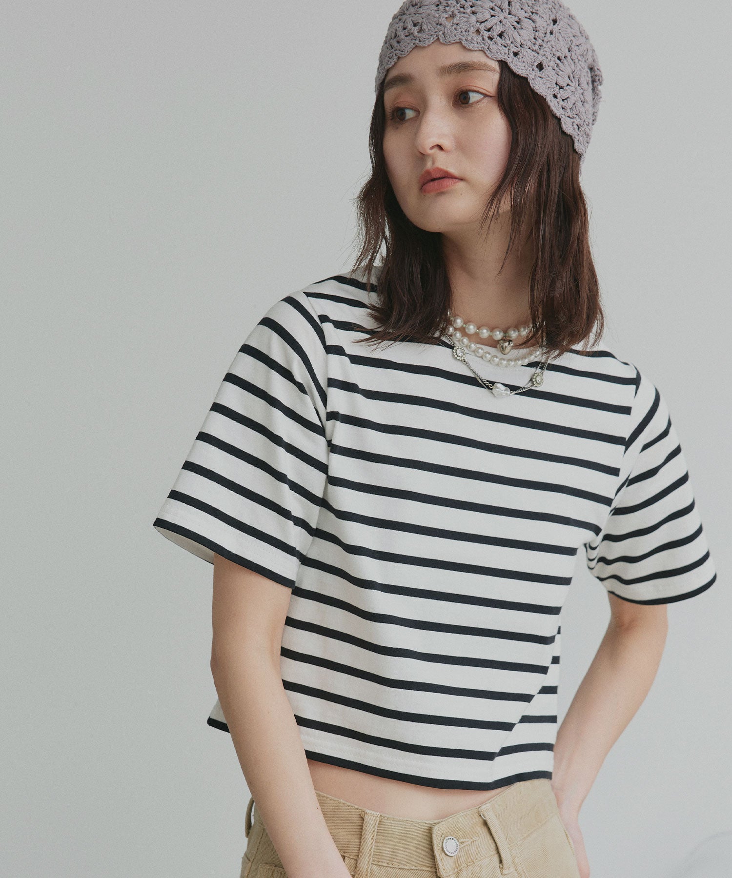 アドティエ ad thie シンプル無地 ボーダー ショート丈ミニTシャツ （レッド（無地）） レッド（無地）