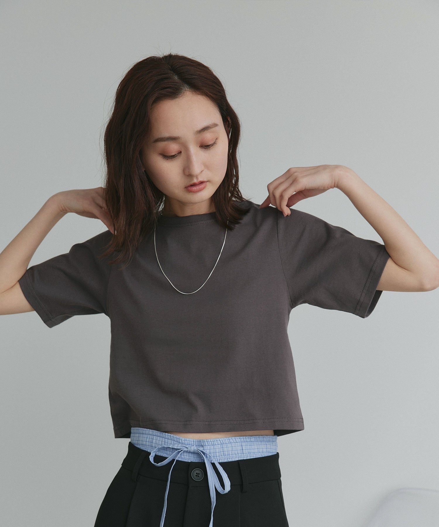アドティエ ad thie シンプル無地 ボーダー ショート丈ミニTシャツ （レッド（無地）） レッド（無地）