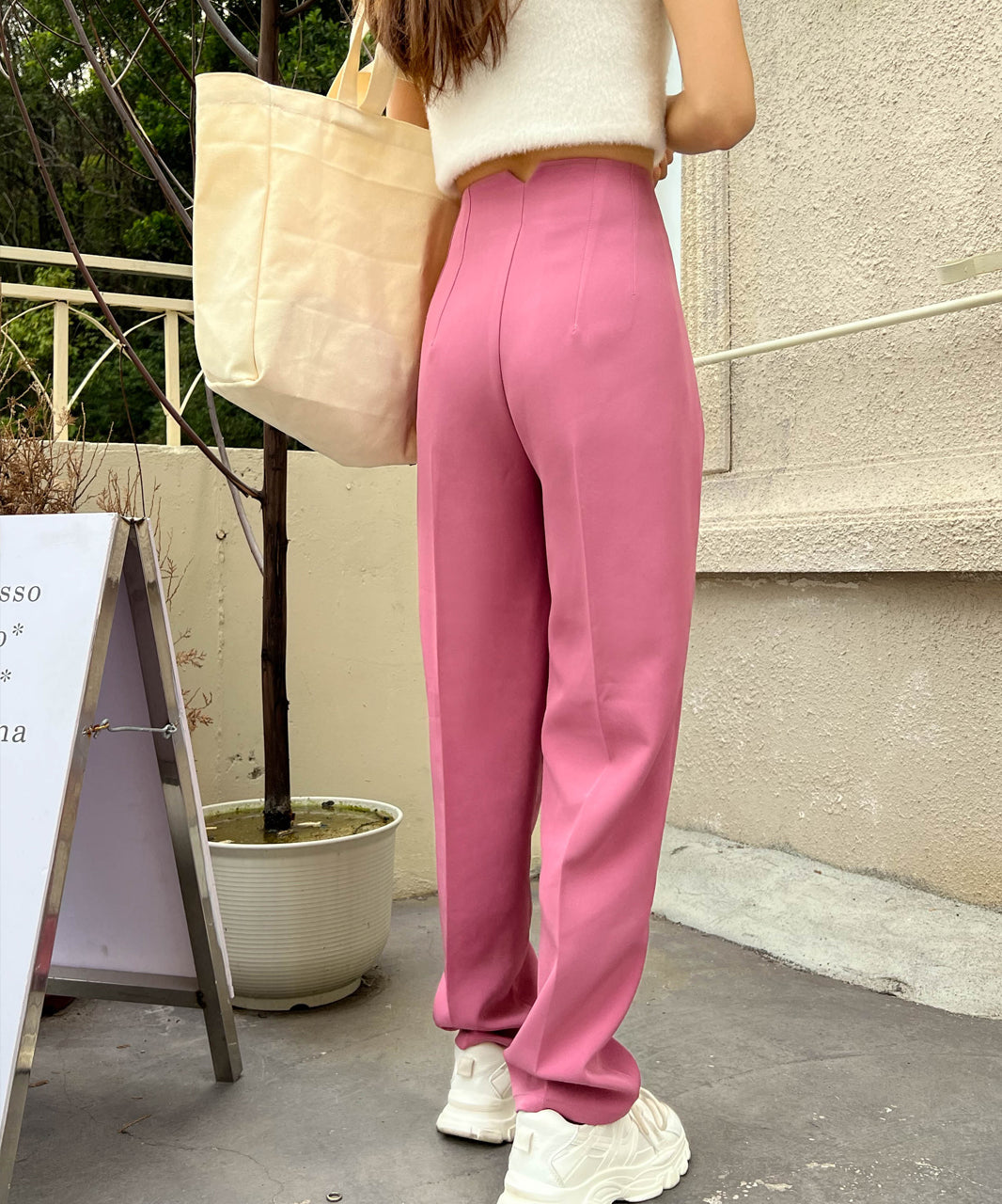 アドティエ ad thie テーパードパンツ ダーツ センタープレス カラー ダーツ 立体 春服 春 （アイボリー） アイボリー