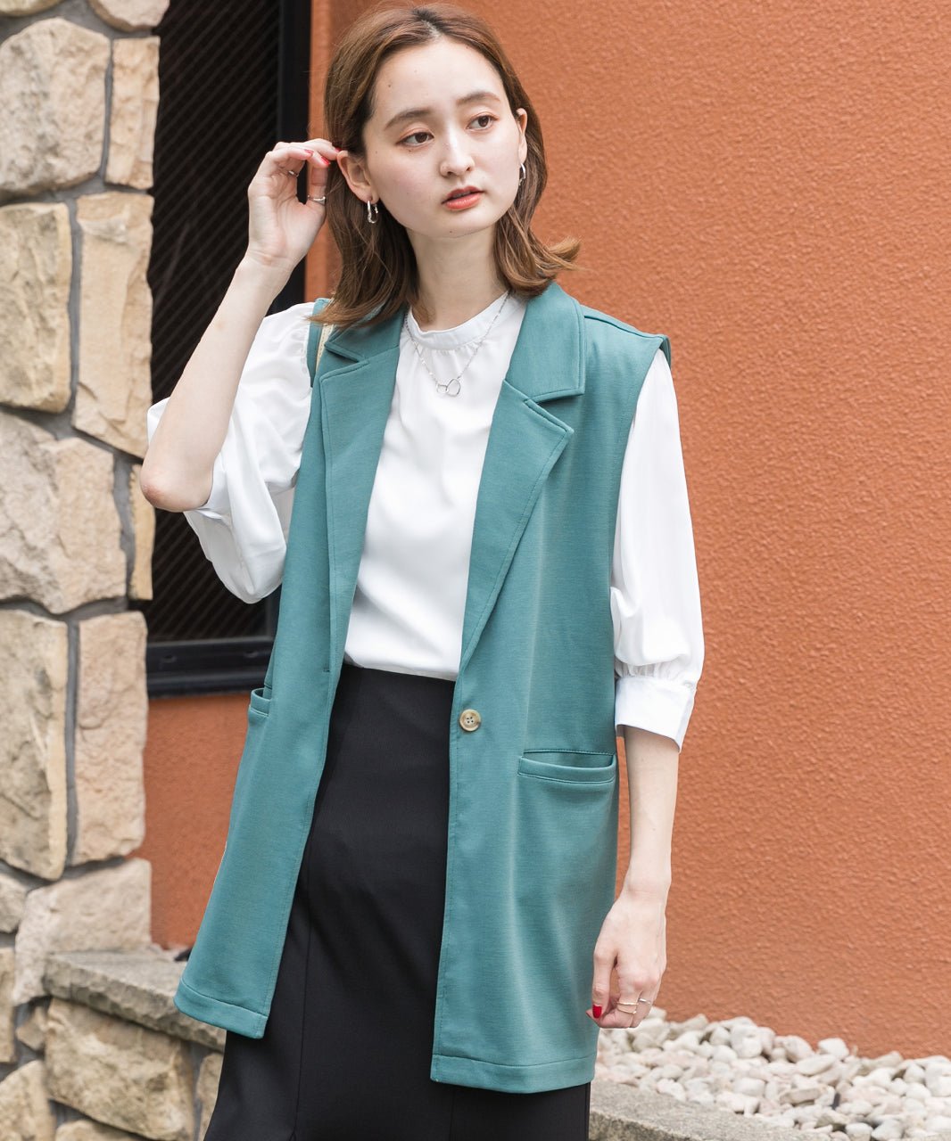 Adthie Easy to Move and Comfortable Stretch Material Tailored Gilet with Pockets