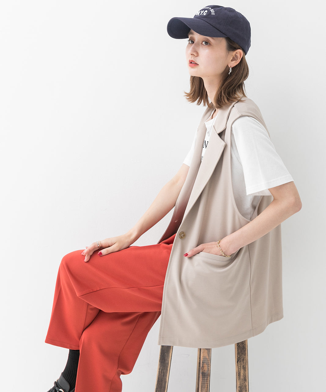 Adthie Easy to Move and Comfortable Stretch Material Tailored Gilet with Pockets