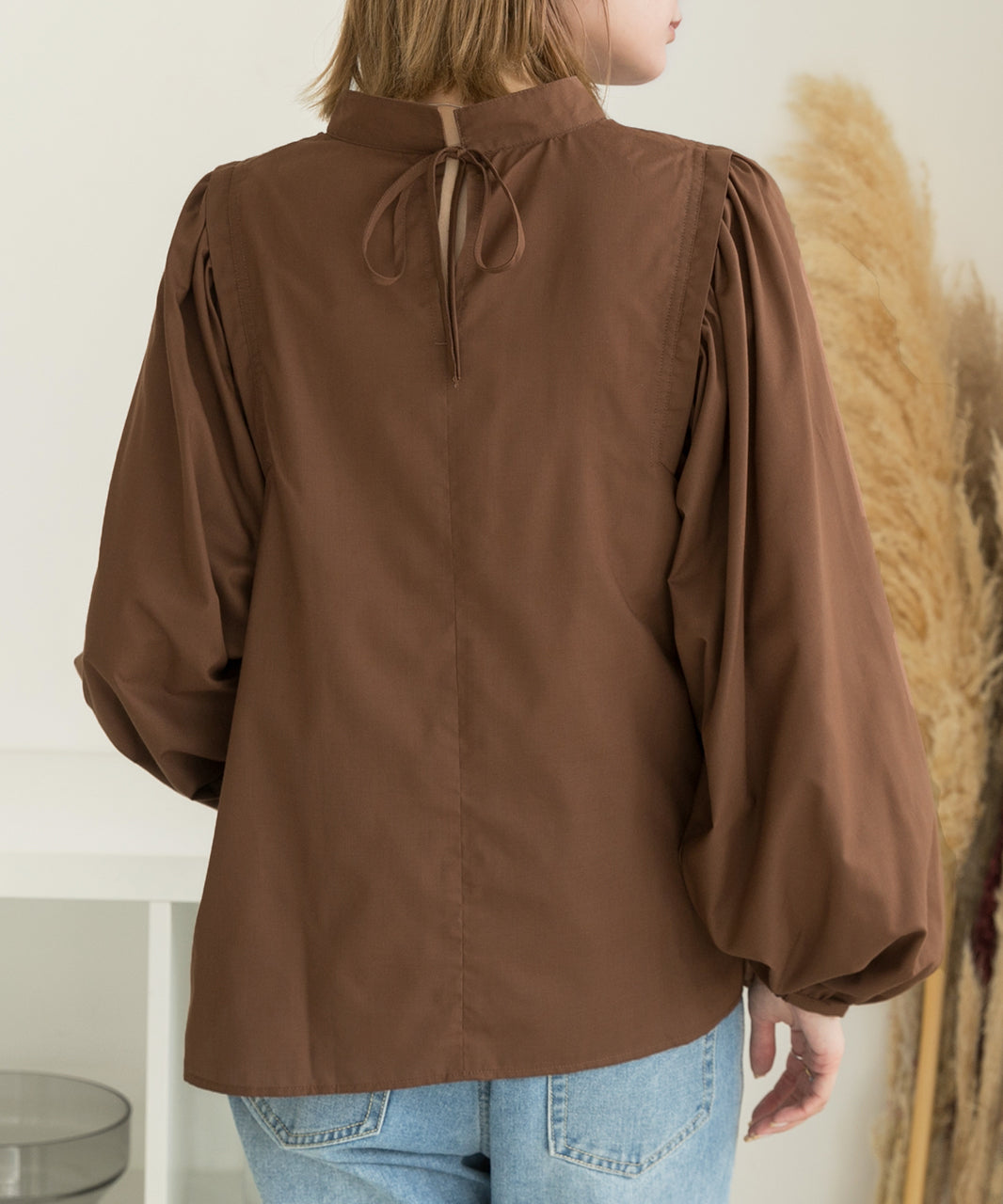 Adthie ad thie 【2023AW New Collection】 Wing Shoulder Band Collar Blouse