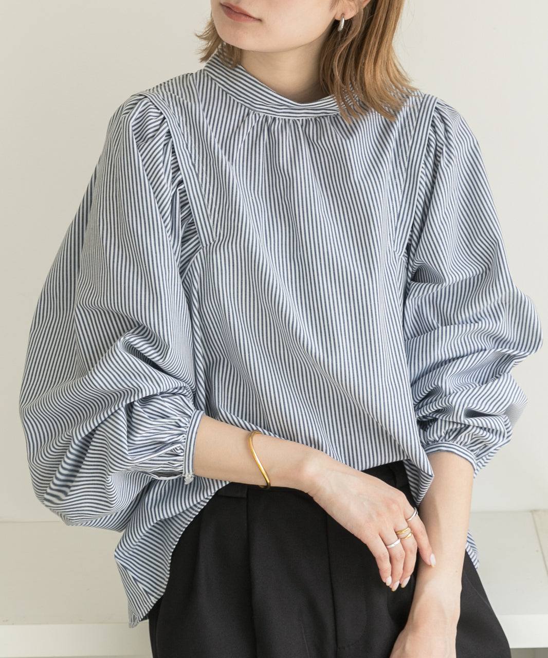 Adthie ad thie 【2023AW New Collection】 Wing Shoulder Band Collar Blouse