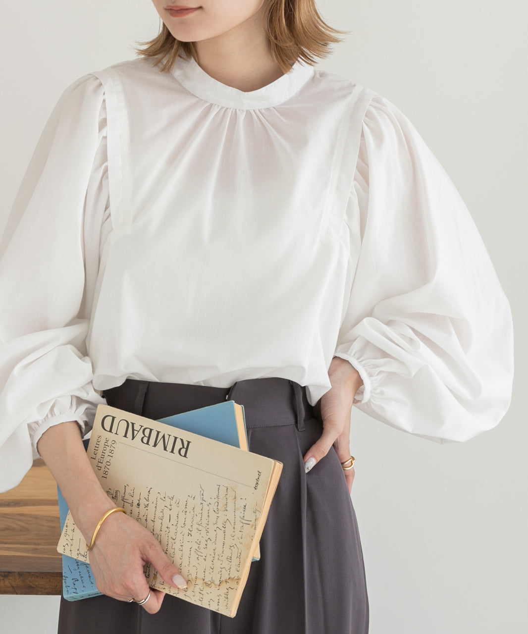 Adthie ad thie 【2023AW New Collection】 Wing Shoulder Band Collar Blouse