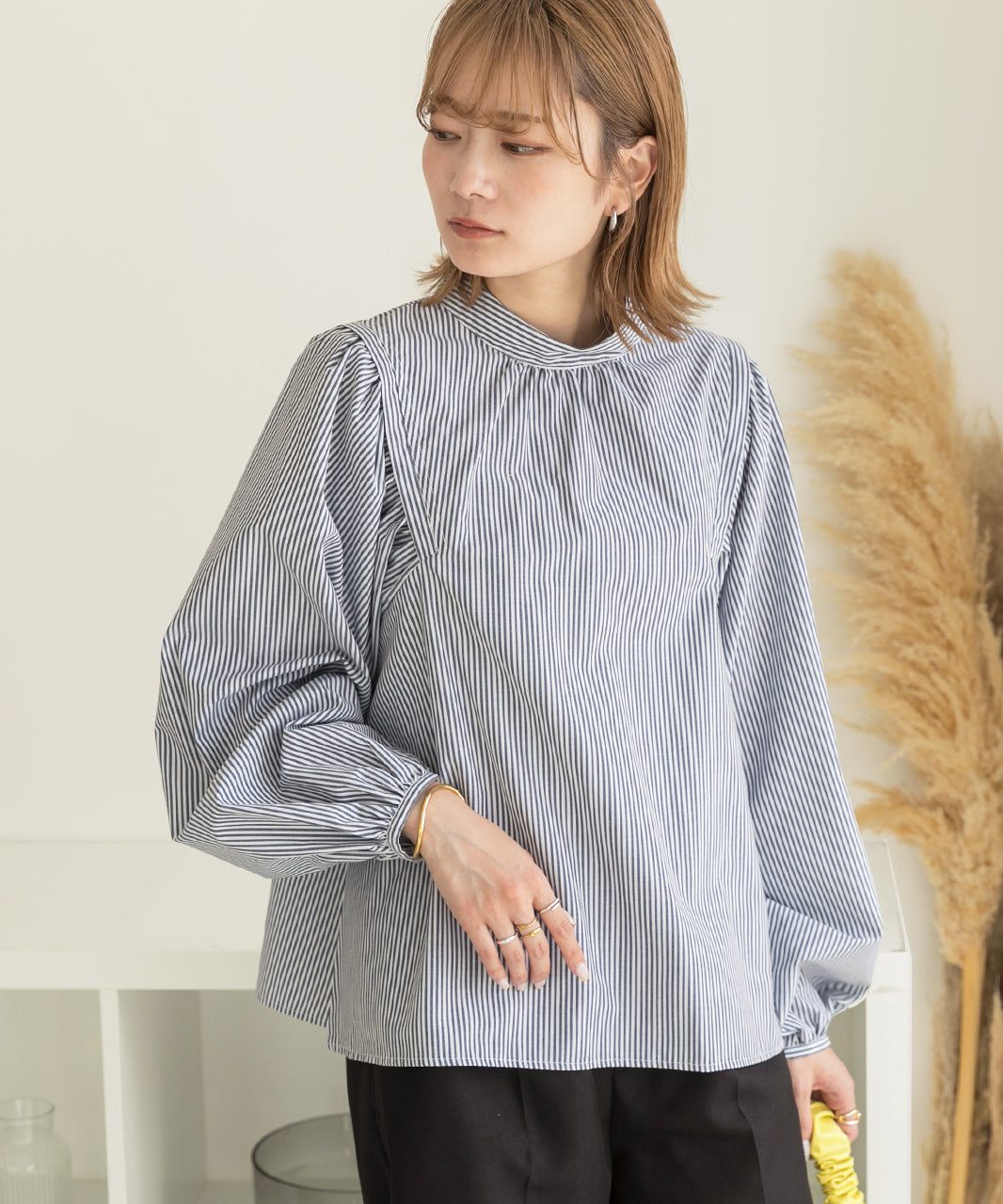 Adthie ad thie 【2023AW New Collection】 Wing Shoulder Band Collar Blouse