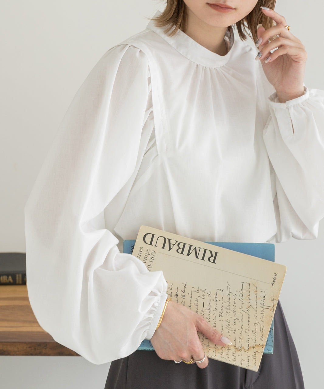 Adthie ad thie 【2023AW New Collection】 Wing Shoulder Band Collar Blouse