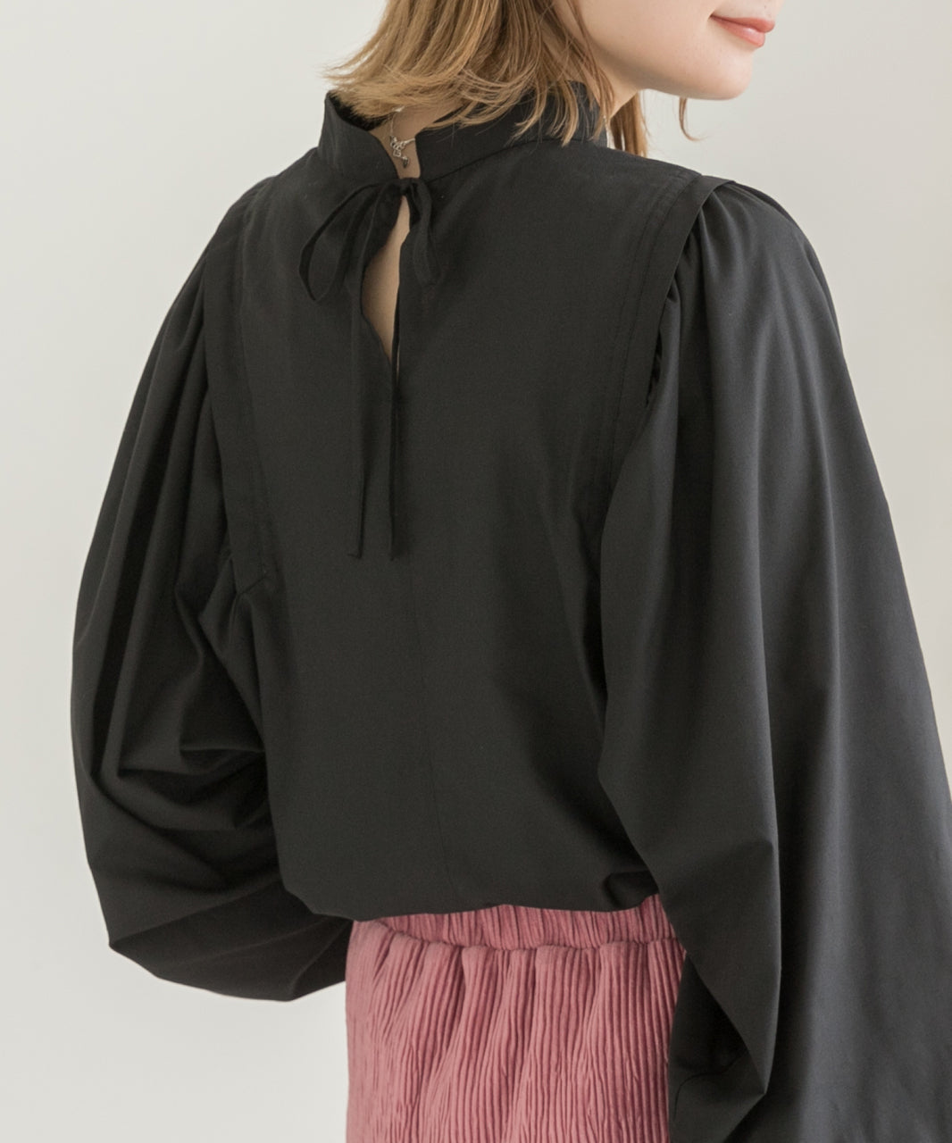 Adthie ad thie 【2023AW New Collection】 Wing Shoulder Band Collar Blouse