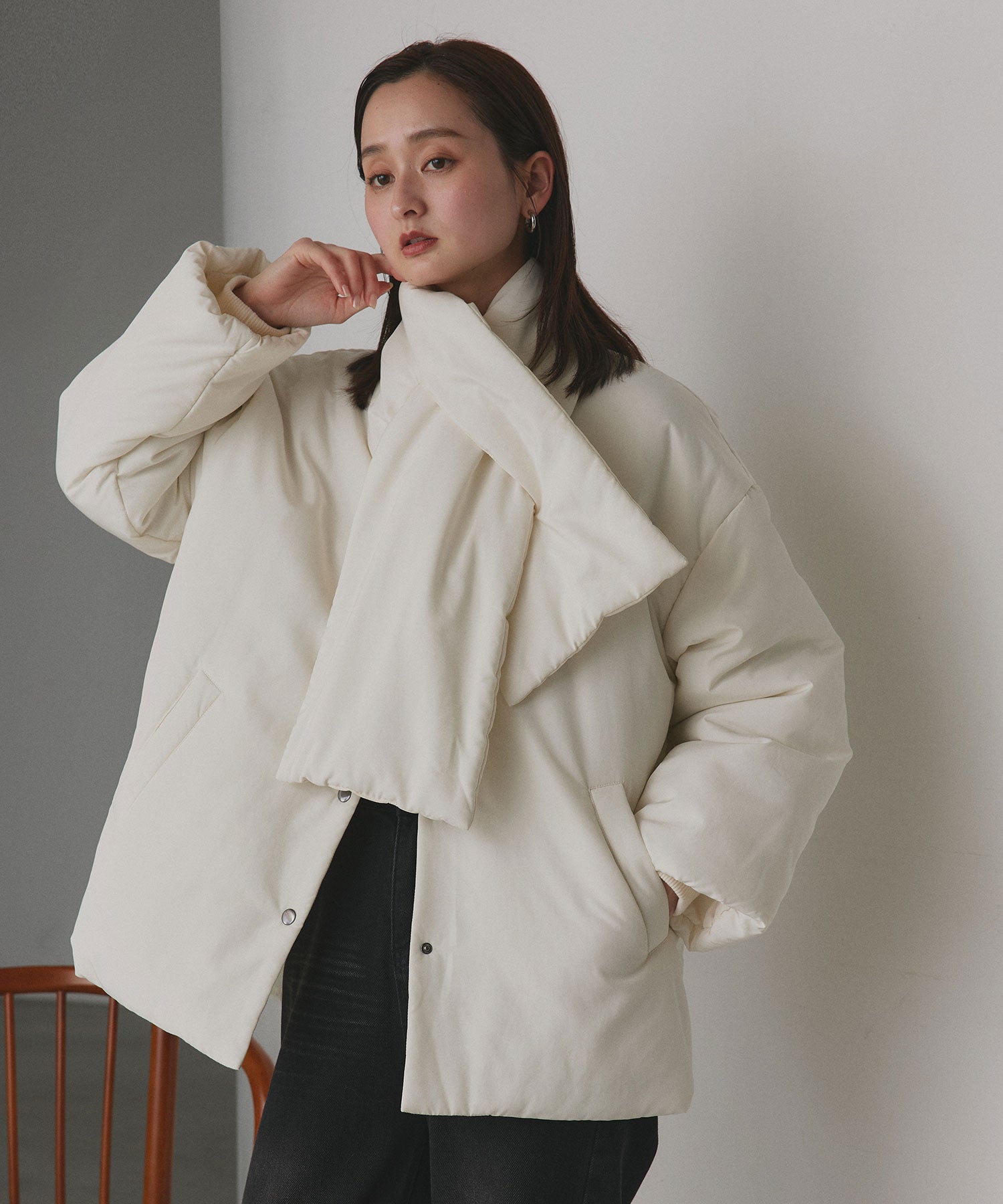 アドティエ ad thie 共地マフラー付きノーカラー中綿ジャケット 軽量 防寒 エコダウン アウター 秋服 秋 冬服 冬 （ナチュラル） ナチュラル