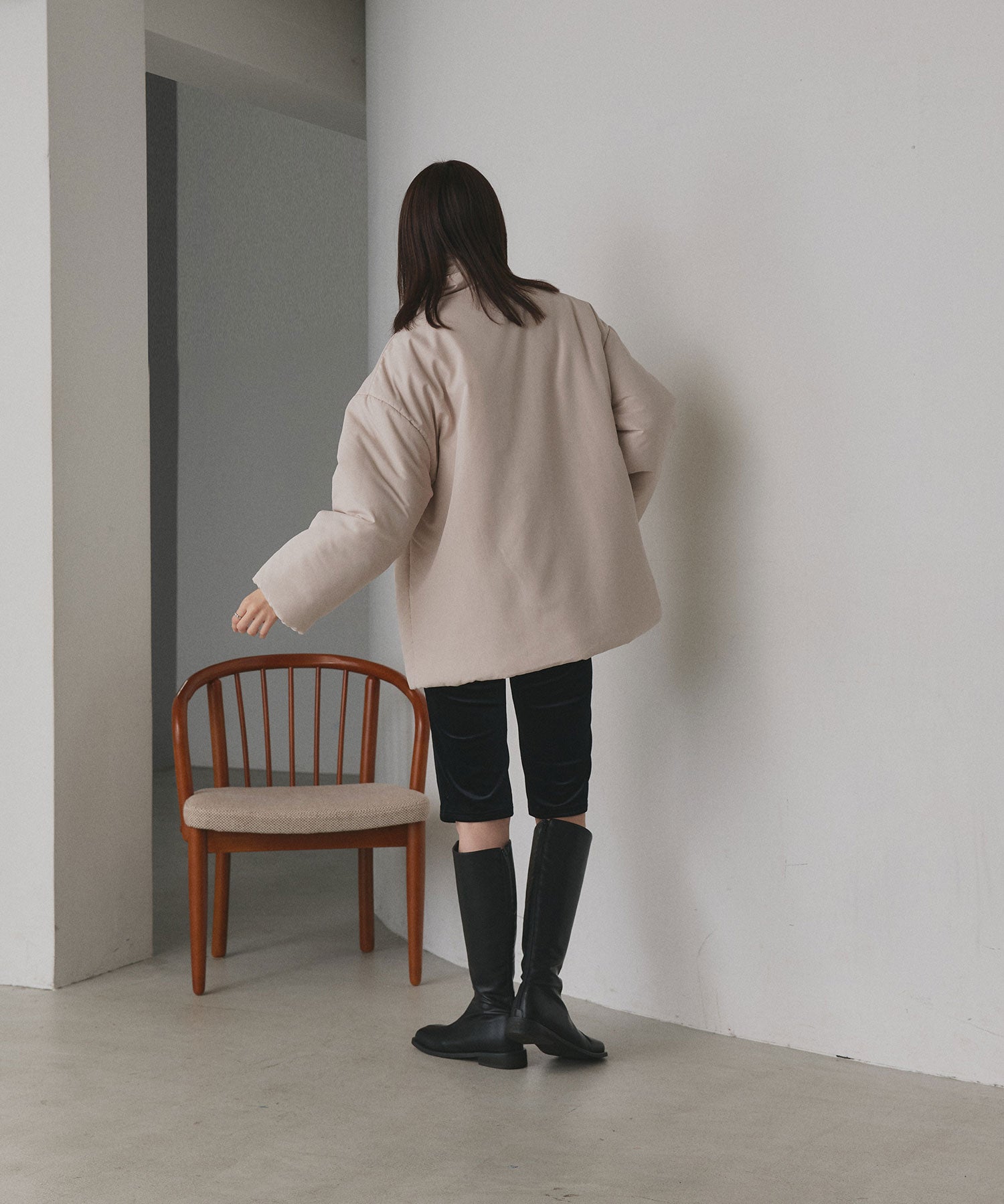 アドティエ ad thie 共地マフラー付きノーカラー中綿ジャケット 軽量 防寒 エコダウン アウター 秋服 秋 冬服 冬 （ナチュラル） ナチュラル