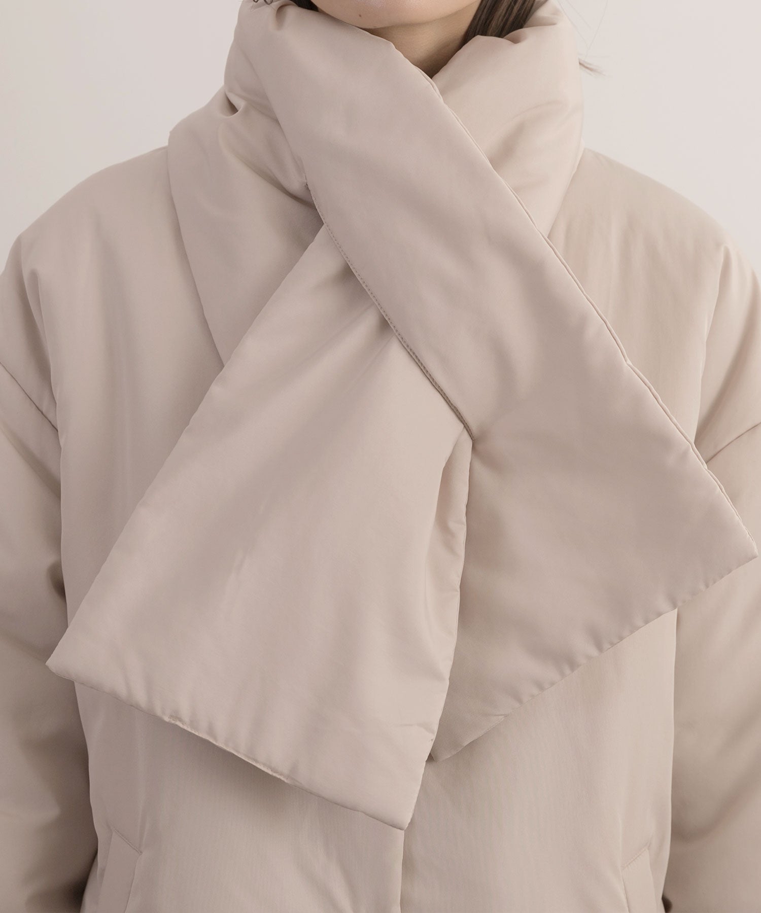 アドティエ ad thie 共地マフラー付きノーカラー中綿ジャケット 軽量 防寒 エコダウン アウター 秋服 秋 冬服 冬 （ナチュラル） ナチュラル