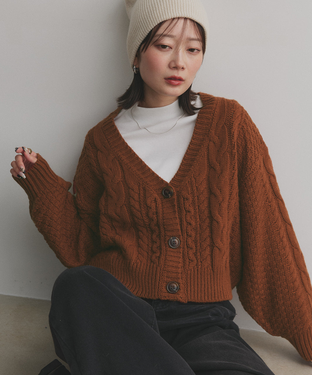 アドティエ ad thie 袖ボリュームざっくりVネックニットカーディガン （キャメル） キャメル