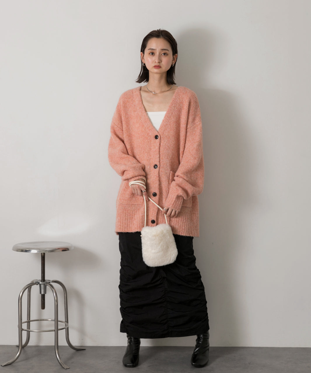 アドティエ ad thie 【2023AW新作】ふんわり・ブークレ Vネックニットカーディガン （チャコール） チャコール