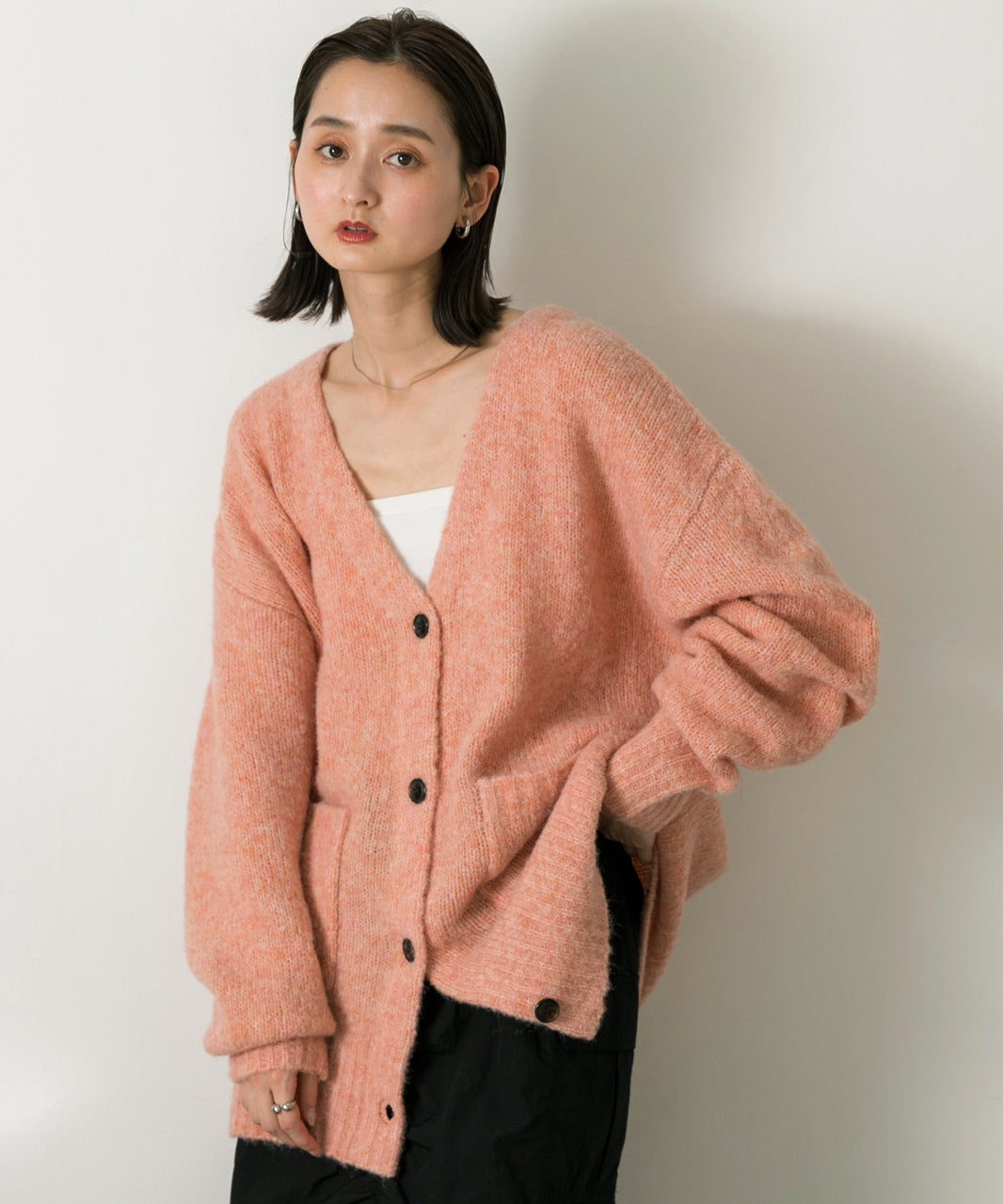 アドティエ ad thie 【2023AW新作】ふんわり・ブークレ Vネックニットカーディガン （チャコール） チャコール