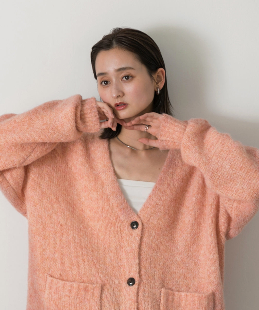 アドティエ ad thie 【2023AW新作】ふんわり・ブークレ Vネックニットカーディガン （チャコール） チャコール