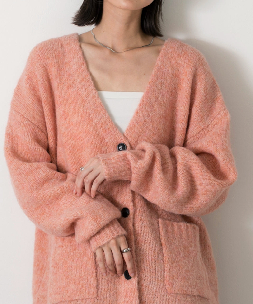 アドティエ ad thie 【2023AW新作】ふんわり・ブークレ Vネックニットカーディガン （チャコール） チャコール