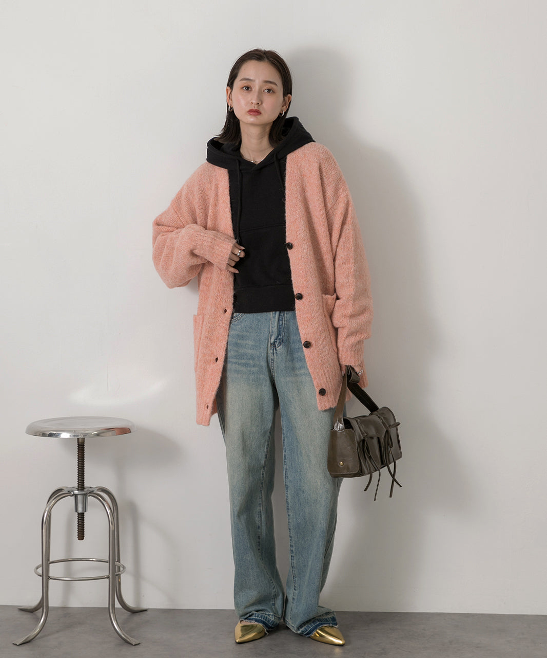 アドティエ ad thie 【2023AW新作】ふんわり・ブークレ Vネックニットカーディガン （チャコール） チャコール