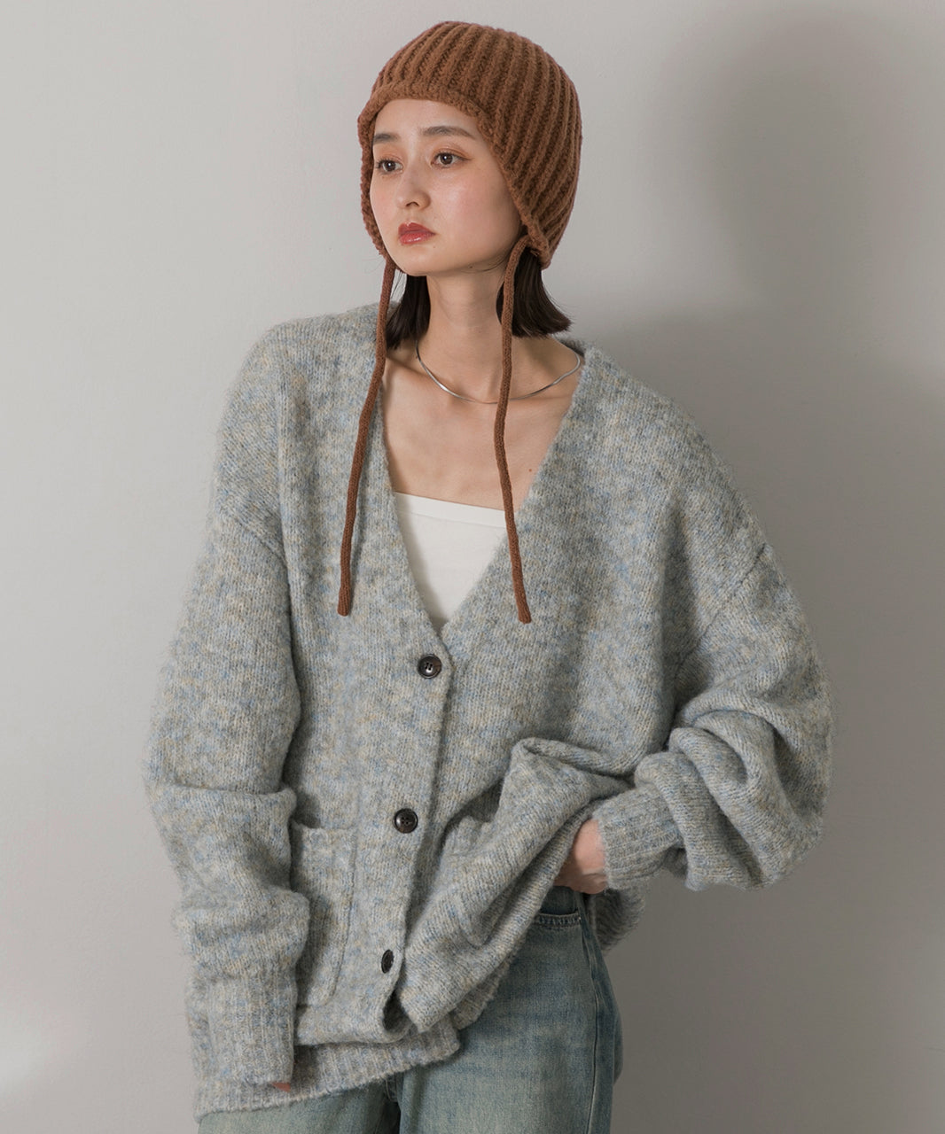 アドティエ ad thie 【2023AW新作】ふんわり・ブークレ Vネックニットカーディガン （チャコール） チャコール