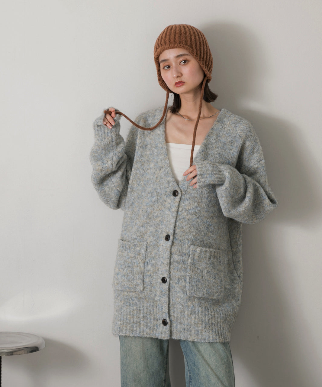 アドティエ ad thie 【2023AW新作】ふんわり・ブークレ Vネックニットカーディガン （チャコール） チャコール