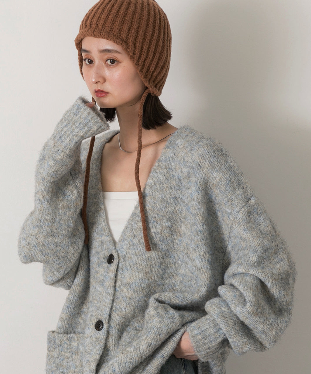 アドティエ ad thie 【2023AW新作】ふんわり・ブークレ Vネックニットカーディガン （チャコール） チャコール