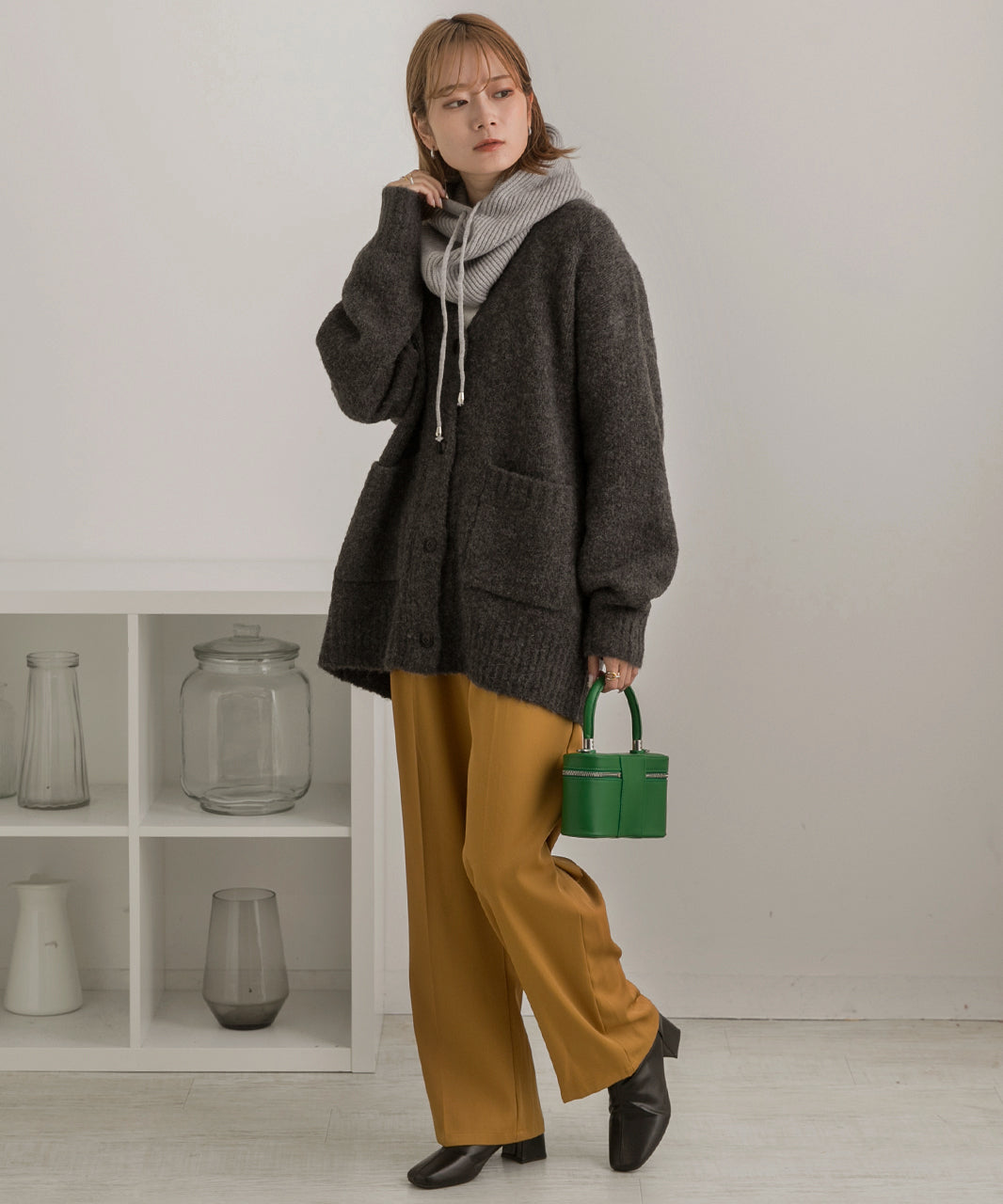 アドティエ ad thie 【2023AW新作】ふんわり・ブークレ Vネックニットカーディガン （チャコール） チャコール