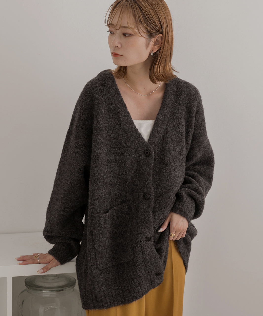 アドティエ ad thie 【2023AW新作】ふんわり・ブークレ Vネックニットカーディガン （チャコール） チャコール