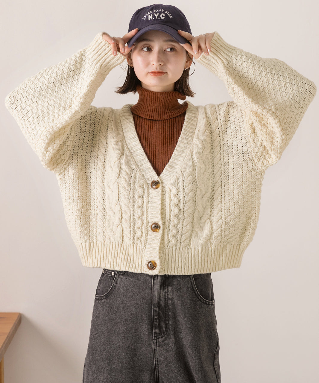 アドティエ ad thie 【2023AW新作】ボリュームスリーブ ケーブルニットカーディガン （アイボリー） アイボリー