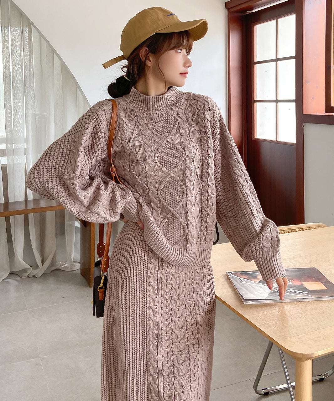 アドティエ ad thie プチハイネックニットセットアップ ニット セットアップ ケーブル ハイネック 長袖 レディース 2点セット ニットスカート （ライトグレー） ライトグレー