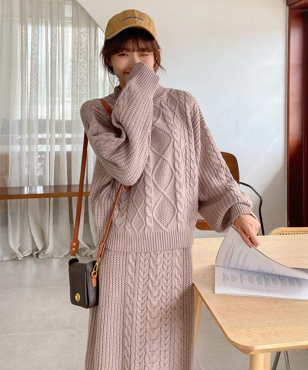 アドティエ ad thie プチハイネックニットセットアップ ニット セットアップ ケーブル ハイネック 長袖 レディース 2点セット ニットスカート （ライトグレー） ライトグレー