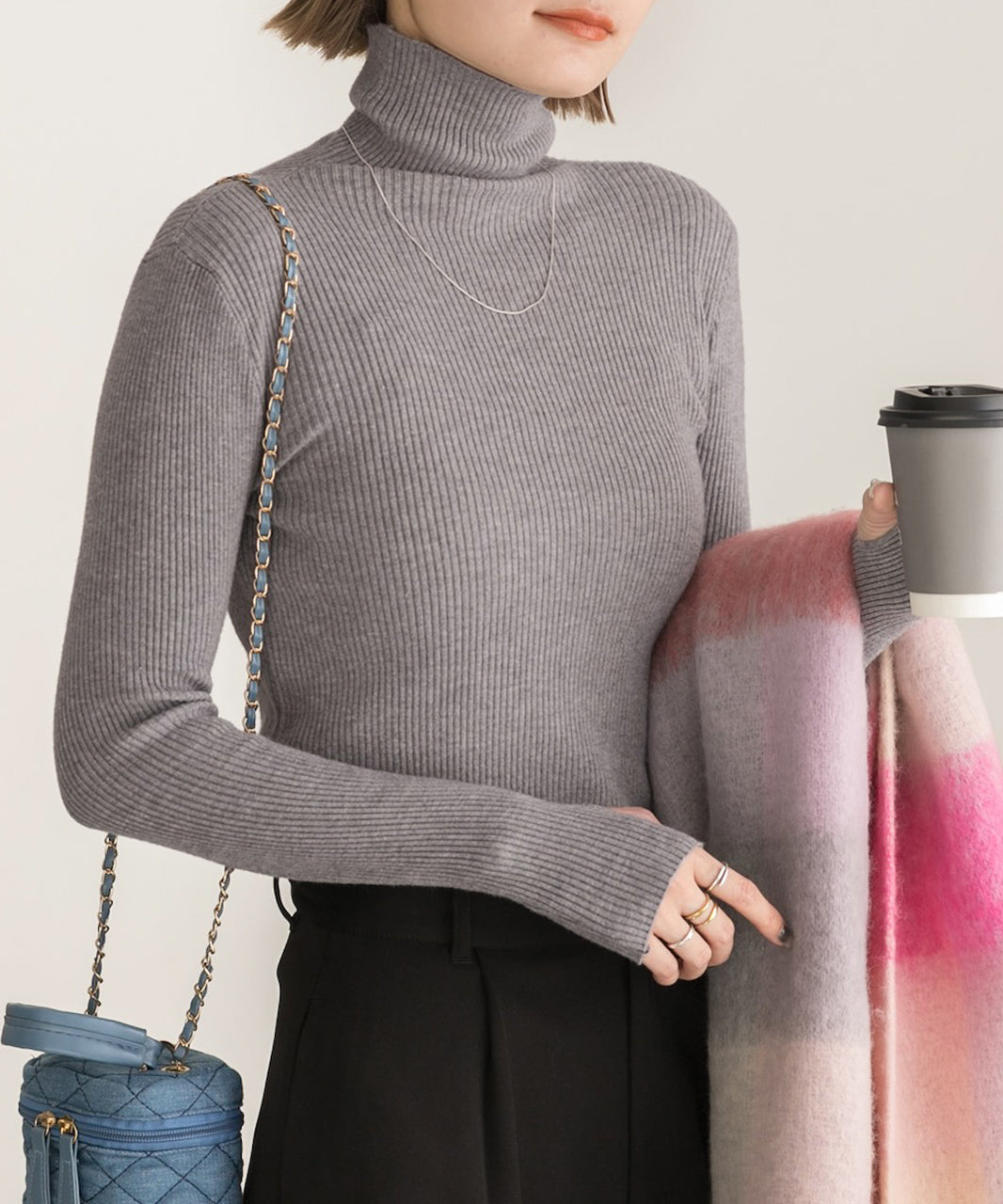 アドティエ ad thie サムホールデザイン ベーシックハイネックニット