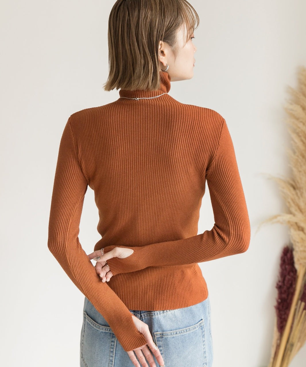 アドティエ ad thie サムホールデザイン ベーシックハイネックニット